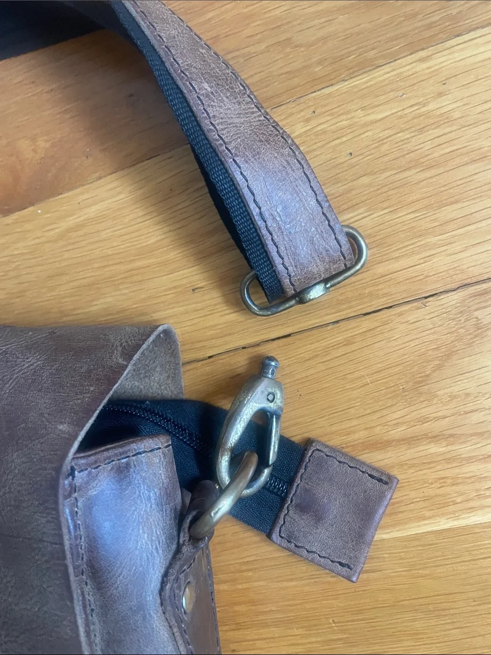 Beautiful Vintage Brown Leather computer bag; clasp is worn & slips out (OL3)
